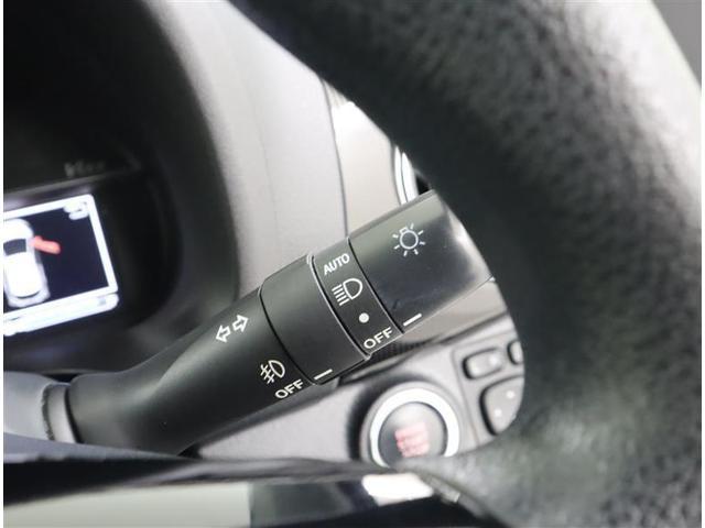 ヴィッツ ジュエラ　１オーナー／トヨタ保証付／記録簿／スマートキー２個／バッテリーチケット／メモリーナビ・ＤＶＤ・地デジ・ＢＴ・ＳＤ録音／バックカメラ／衝突被害軽減システム／ＥＴＣ／左前フロア凹み・キズあり修復歴扱い車（20枚目）