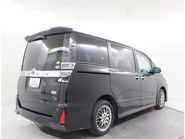 ヴォクシー ハイブリッドZS 煌III ワンセグ メモリーナビ ミュージックプレイヤー接続可 バックカメラ 衝突被害軽減システム ETC 両側電動スライド LEDヘッドランプ 乗車定員7人 3列シート ワンオーナー フルエアロ 記録簿(3枚目)