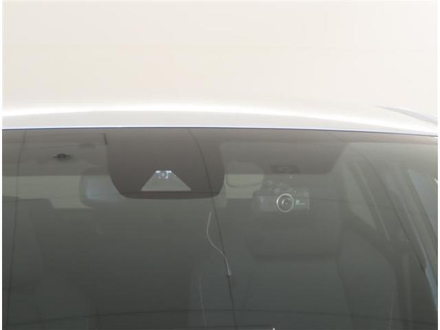 安全装置のカメラです。ドライバーを助けてくれる、安心・安全なお車ですよ！ドラレコも付いてます！