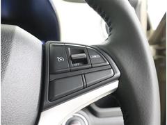 運転席からの操作もしやすいインパネ配置と、見切りのいいアイポイントですので、お車の操作性も優れています。 5