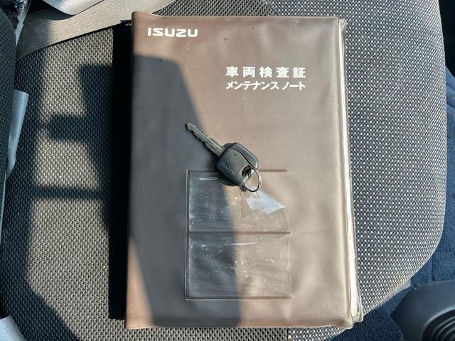 エルフトラック 　ユーザー様買取車　ＭＴ　オートエアコン　パワーステアリング　パワーウインドウ　車検令和７年１１月　フォグランプ　ＣＤ　ＦＭ　ＡＭ　アイドリングストップ　ＥＴＣ　電動格納ミラー　ドアバイザー（46枚目）