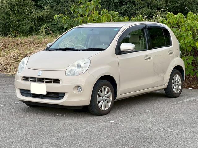 パッソ プラスハナ　ユーザー様買取車　キーレスエントリー　ナビ　ＴＶ　バックモニター　オートエアコン　運転席助手席エアバック　パワーウインドウ　パワーステアリング　ドアバイザー　衝突安全ボディ　盗難防止システム　ＡＢＳ（5枚目）