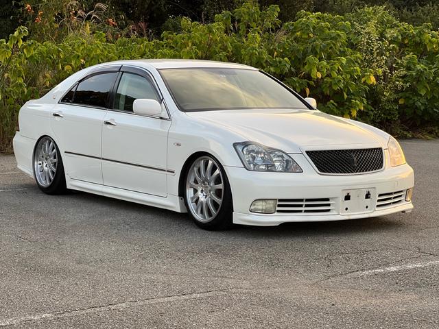クラウン アスリート　プレミアム５０ｔｈエディション　２５００ＣＣ　車高調　マルチ　ナビ　Ｂｌｕｅｔｏｏｔｈ　Ｂモニター　社外１９インチＡＷ　カールソン１１／１　エイムゲインマフラー　パワーシート　ＥＴＣ　ＨＩＤ　オートエアコン　ＡＢＳ（7枚目）