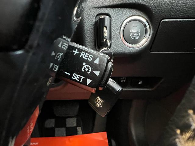 クラウン アスリート　プレミアム５０ｔｈエディション　２５００ＣＣ　車高調　マルチ　ナビ　Ｂｌｕｅｔｏｏｔｈ　Ｂモニター　社外１９インチＡＷ　カールソン１１／１　エイムゲインマフラー　パワーシート　ＥＴＣ　ＨＩＤ　オートエアコン　ＡＢＳ（20枚目）