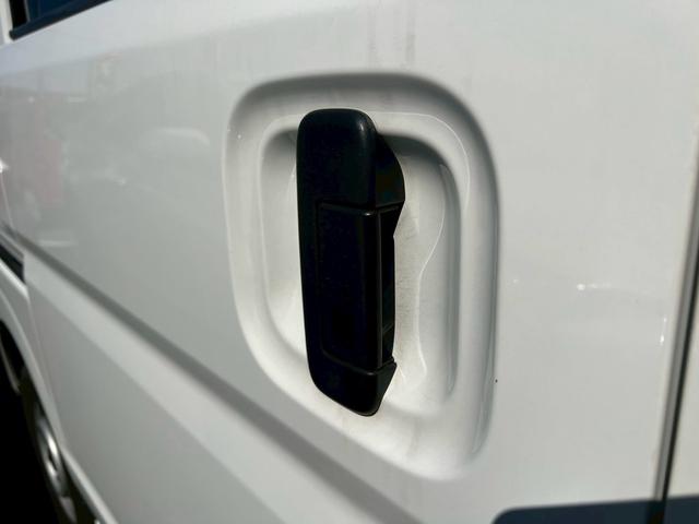 ＮＶ１００クリッパーバン ＤＸ　平成２９年式　クリッパーバン　ＭＴ　スペリアホワイト　　ＤＸ　ＥＴＣ　ドライブレコーダー　ＥＴＣ　ＡＭ／ＦＭラジオ　ＵＶカットガラス　走行距離８９７００キロ　車検令和８年１月（61枚目）