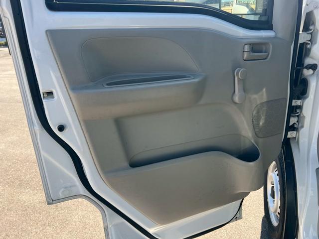 ＮＶ１００クリッパーバン ＤＸ　平成２９年式　クリッパーバン　ＭＴ　スペリアホワイト　　ＤＸ　ＥＴＣ　ドライブレコーダー　ＥＴＣ　ＡＭ／ＦＭラジオ　ＵＶカットガラス　走行距離８９７００キロ　車検令和８年１月（69枚目）