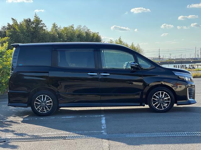 ヴォクシー ZS 煌II ユーザー様買取車 ナビ TV Bluetoothオーディオ CD DVD バックモニター フリップダウン ETC スマートキー2本 プッシュスタート オートエアコン オートマチックハイビーム ESC(9枚目)