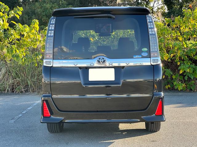 ヴォクシー ZS 煌II ユーザー様買取車 ナビ TV Bluetoothオーディオ CD DVD バックモニター フリップダウン ETC スマートキー2本 プッシュスタート オートエアコン オートマチックハイビーム ESC(11枚目)