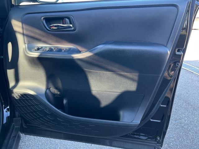 ヴォクシー ZS 煌II ユーザー様買取車 ナビ TV Bluetoothオーディオ CD DVD バックモニター フリップダウン ETC スマートキー2本 プッシュスタート オートエアコン オートマチックハイビーム ESC(72枚目)