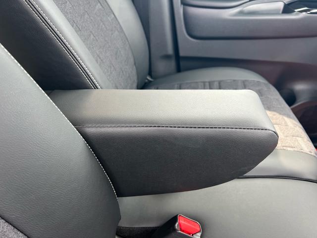 デリカミニ Ｔ　プレミアム　リミテッドエディション　アラウンドビューモニター　ナビ　ＴＶ　バックモニター　ダウンヒルアシストコントロール　ステアリングヒーター　シートヒーター　レーダークルーズコントロール　車線維持支援機能　オートマチック　スマートキー（35枚目）