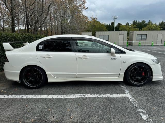 ルーフにひょう害がございます。修理などもご相談にのれます！