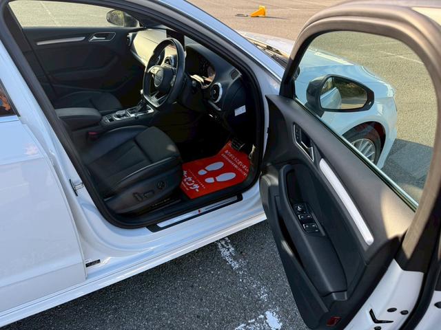 A3 スポーツバック1.4TFSIスポーツSラインパッケジ ナビ Bluetooth バックモニター ETC スマートキー2本 プッシュスタート アイドリングストップ オートエアコン オートライト オートマチックハイビーム HID ドライブレコーダー ABS(23枚目)