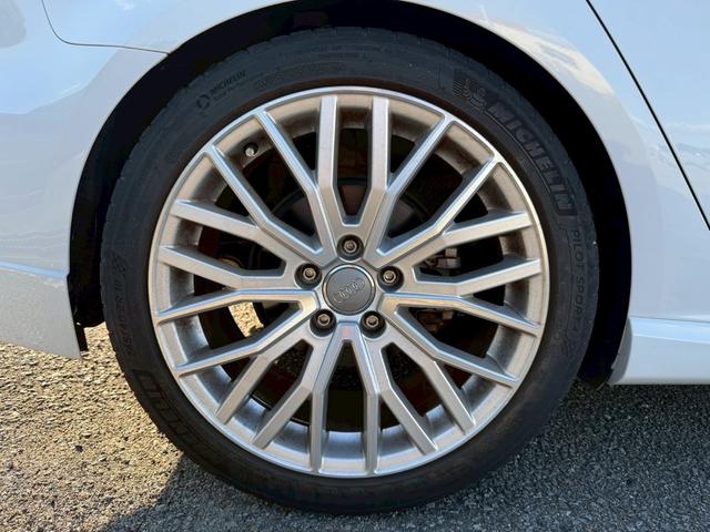 A3 スポーツバック1.4TFSIスポーツSラインパッケジ ナビ Bluetooth バックモニター ETC スマートキー2本 プッシュスタート アイドリングストップ オートエアコン オートライト オートマチックハイビーム HID ドライブレコーダー ABS(35枚目)