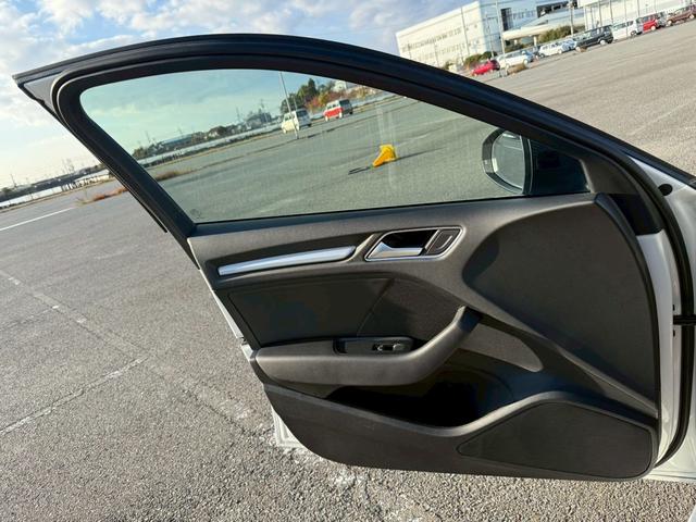 A3 スポーツバック1.4TFSIスポーツSラインパッケジ ナビ Bluetooth バックモニター ETC スマートキー2本 プッシュスタート アイドリングストップ オートエアコン オートライト オートマチックハイビーム HID ドライブレコーダー ABS(64枚目)