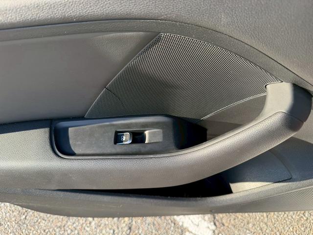 A3 スポーツバック1.4TFSIスポーツSラインパッケジ ナビ Bluetooth バックモニター ETC スマートキー2本 プッシュスタート アイドリングストップ オートエアコン オートライト オートマチックハイビーム HID ドライブレコーダー ABS(79枚目)