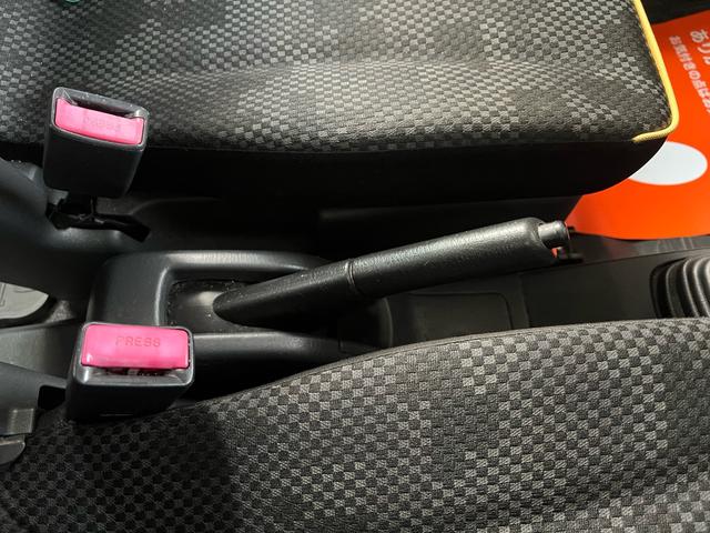 ハスラー G ユーザー様買取車 5MT 車検2年付き シートヒーター ETC アイドリングストップ キーレスエントリー 頸部衝撃緩和ヘッドレスト フルフラット 盗難防止システム 衝突安全ボディ ドアバイザー AAC(22枚目)