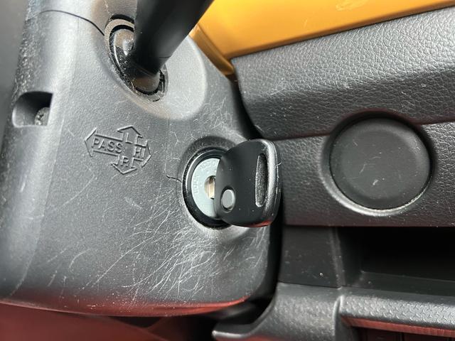 ハスラー G ユーザー様買取車 5MT 車検2年付き シートヒーター ETC アイドリングストップ キーレスエントリー 頸部衝撃緩和ヘッドレスト フルフラット 盗難防止システム 衝突安全ボディ ドアバイザー AAC(25枚目)