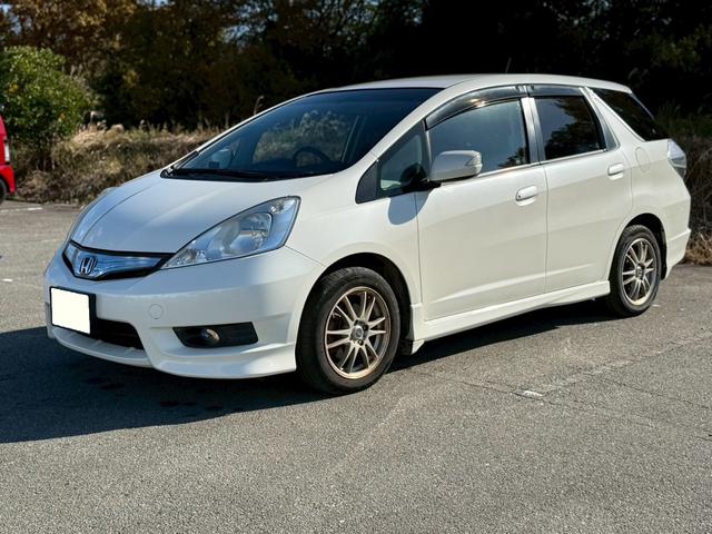 フィットシャトルハイブリッド ハイブリッド・スマートセレクション ユーザー様買取車 ナビ VSA ABS+TCS+横すべり抑制 HID アイドリングストップ 衝突安全ボディ 盗難防止システム スマートキー ECONモード オートクルーズコントロール オートエアコン(5枚目)