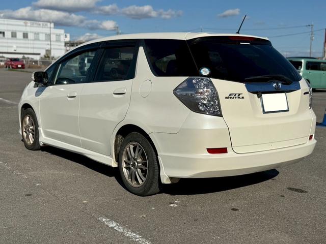 フィットシャトルハイブリッド ハイブリッド・スマートセレクション ユーザー様買取車 ナビ VSA ABS+TCS+横すべり抑制 HID アイドリングストップ 衝突安全ボディ 盗難防止システム スマートキー ECONモード オートクルーズコントロール オートエアコン(12枚目)
