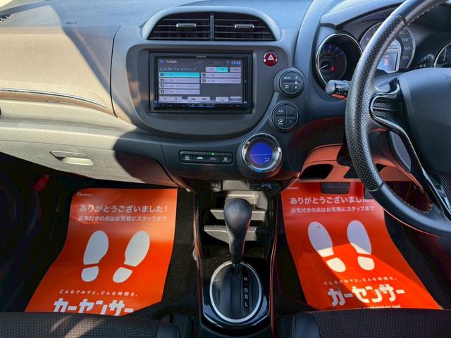 フィットシャトルハイブリッド ハイブリッド・スマートセレクション ユーザー様買取車 ナビ VSA ABS+TCS+横すべり抑制 HID アイドリングストップ 衝突安全ボディ 盗難防止システム スマートキー ECONモード オートクルーズコントロール オートエアコン(14枚目)