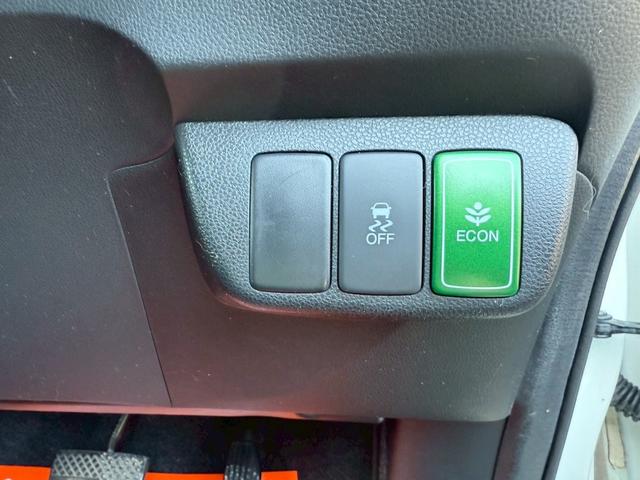 フィットシャトルハイブリッド ハイブリッド・スマートセレクション ユーザー様買取車 ナビ VSA ABS+TCS+横すべり抑制 HID アイドリングストップ 衝突安全ボディ 盗難防止システム スマートキー ECONモード オートクルーズコントロール オートエアコン(16枚目)