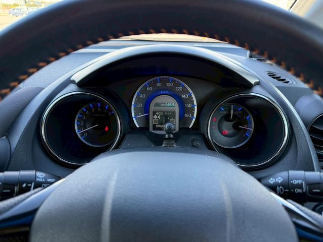 フィットシャトルハイブリッド ハイブリッド・スマートセレクション ユーザー様買取車 ナビ VSA ABS+TCS+横すべり抑制 HID アイドリングストップ 衝突安全ボディ 盗難防止システム スマートキー ECONモード オートクルーズコントロール オートエアコン(19枚目)