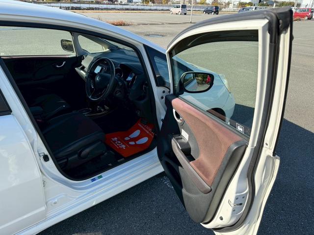 フィットシャトルハイブリッド ハイブリッド・スマートセレクション ユーザー様買取車 ナビ VSA ABS+TCS+横すべり抑制 HID アイドリングストップ 衝突安全ボディ 盗難防止システム スマートキー ECONモード オートクルーズコントロール オートエアコン(28枚目)