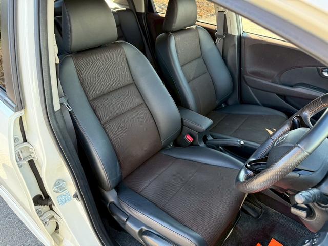 フィットシャトルハイブリッド ハイブリッド・スマートセレクション ユーザー様買取車 ナビ VSA ABS+TCS+横すべり抑制 HID アイドリングストップ 衝突安全ボディ 盗難防止システム スマートキー ECONモード オートクルーズコントロール オートエアコン(29枚目)