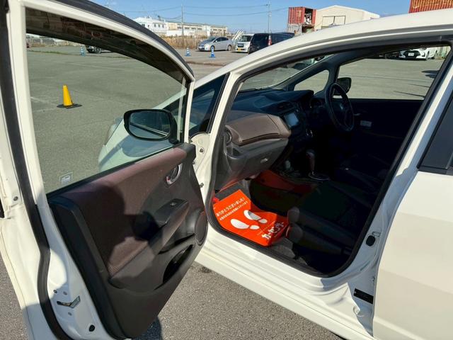 フィットシャトルハイブリッド ハイブリッド・スマートセレクション ユーザー様買取車 ナビ VSA ABS+TCS+横すべり抑制 HID アイドリングストップ 衝突安全ボディ 盗難防止システム スマートキー ECONモード オートクルーズコントロール オートエアコン(35枚目)