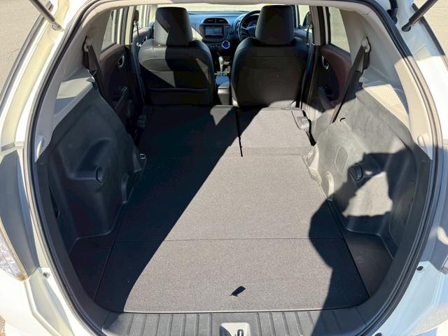 フィットシャトルハイブリッド ハイブリッド・スマートセレクション ユーザー様買取車 ナビ VSA ABS+TCS+横すべり抑制 HID アイドリングストップ 衝突安全ボディ 盗難防止システム スマートキー ECONモード オートクルーズコントロール オートエアコン(40枚目)