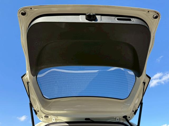 フィットシャトルハイブリッド ハイブリッド・スマートセレクション ユーザー様買取車 ナビ VSA ABS+TCS+横すべり抑制 HID アイドリングストップ 衝突安全ボディ 盗難防止システム スマートキー ECONモード オートクルーズコントロール オートエアコン(43枚目)