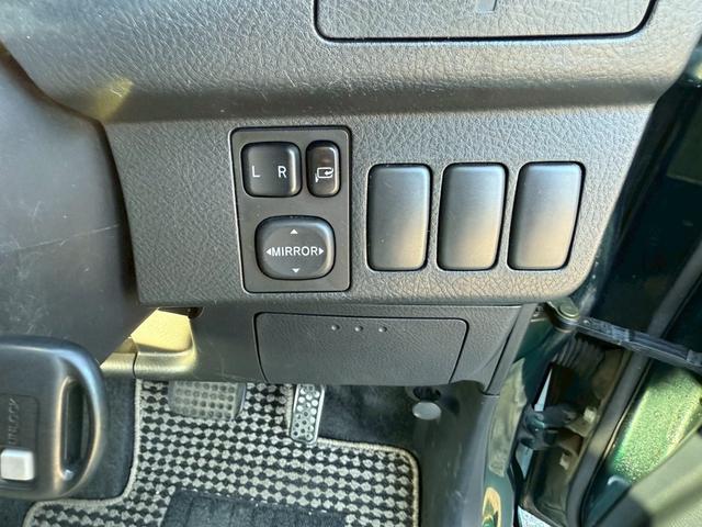 ミラジーノ Ｌ　ユーザー様買取車　キーレスエントリー　盗難防止システム　衝突安全ボディ　エアコン　パワーステアリング　運転席助手席エアバック　パワーウインドウ　ＥＴＣ　ＣＤ　ＡＭ　ＦＭ　ドアバイザー　４ＡＴ（17枚目）