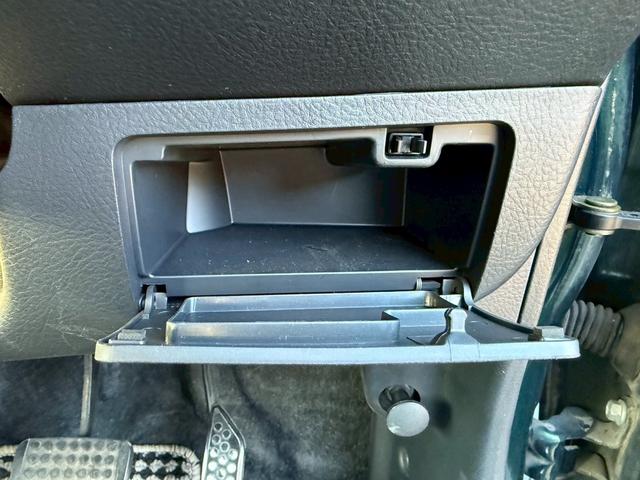 ミラジーノ Ｌ　ユーザー様買取車　キーレスエントリー　盗難防止システム　衝突安全ボディ　エアコン　パワーステアリング　運転席助手席エアバック　パワーウインドウ　ＥＴＣ　ＣＤ　ＡＭ　ＦＭ　ドアバイザー　４ＡＴ（22枚目）