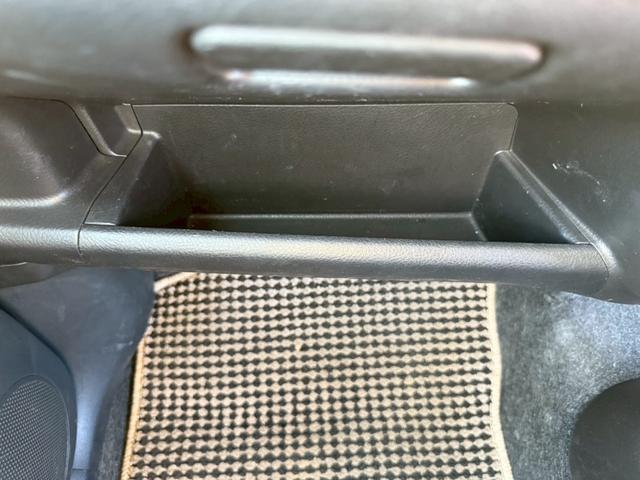 ミラジーノ Ｌ　ユーザー様買取車　キーレスエントリー　盗難防止システム　衝突安全ボディ　エアコン　パワーステアリング　運転席助手席エアバック　パワーウインドウ　ＥＴＣ　ＣＤ　ＡＭ　ＦＭ　ドアバイザー　４ＡＴ（27枚目）