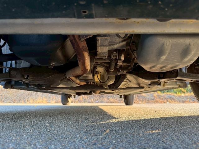 ミラジーノ Ｌ　ユーザー様買取車　キーレスエントリー　盗難防止システム　衝突安全ボディ　エアコン　パワーステアリング　運転席助手席エアバック　パワーウインドウ　ＥＴＣ　ＣＤ　ＡＭ　ＦＭ　ドアバイザー　４ＡＴ（77枚目）