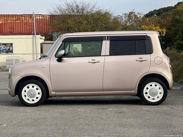 アルトラパンショコラ Ｇ　ユーザー様買取車　Ｂｌｕｅｔｏｏｔｈオーディオ　ＴＶ　ナビ　スマートキー　プッシュスタート　エアコン　アイドリングストップ　ドアバイザー　ＥＴＣ　ＨＩＤ　衝突安全ボディ　盗難防止システム　エアバック（10枚目）