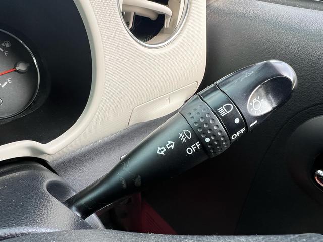 ミラココア ココアプラスX ユーザー様買取車 ナビ TV スマートキー オートエアコン アイドリングストップ フォグランプ FM AM 衝突安全ボディ 盗難防止システム パワーウインドウ パワーステアリング ドアバイザー(17枚目)