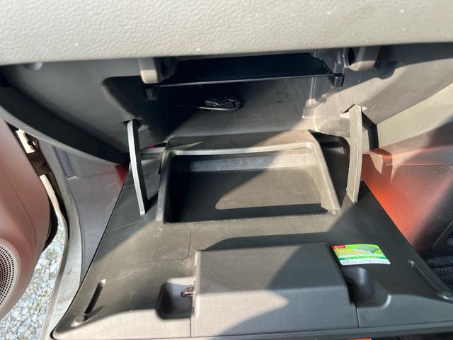 キューブ １５Ｘ　Ｖセレクション　ユーザー様買取車　ナビ　ＴＶ　Ｂｌｕｅｔｏｏｔｈ　スマートキー２本　プッシュスタート　オートエアコン　ＥＴＣ　衝突安全ボディ　車検２年付き　盗難防止システム　運転席助手席エアバック　　パワーウインドウ（44枚目）