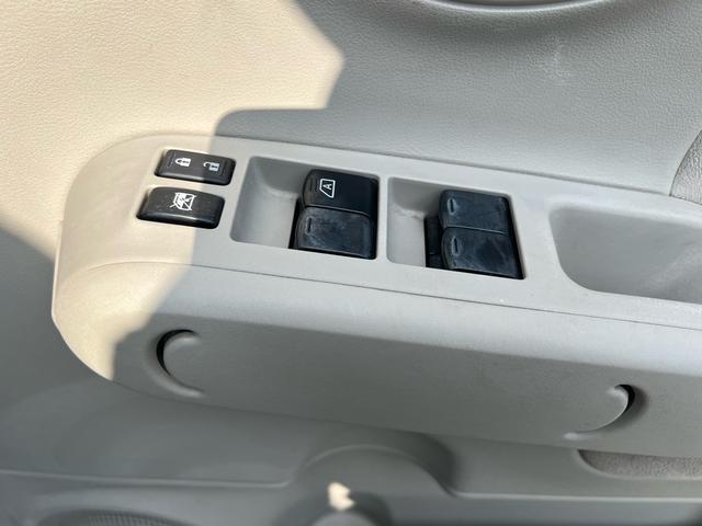 キューブ １５Ｘ　Ｖセレクション　ユーザー様買取車　ナビ　ＴＶ　Ｂｌｕｅｔｏｏｔｈ　スマートキー２本　プッシュスタート　オートエアコン　ＥＴＣ　衝突安全ボディ　車検２年付き　盗難防止システム　運転席助手席エアバック　　パワーウインドウ（67枚目）