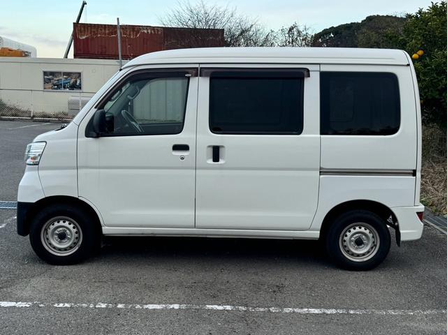 ハイゼットカーゴ DX SAIII ユーザー様買取 キーレスエントリー アイドリングストップ ETC オートハイビーム AM FM パワーステアリング パワーウインドウ 4WD ドライブレコーダー エアコン AT ドアバイザー(7枚目)