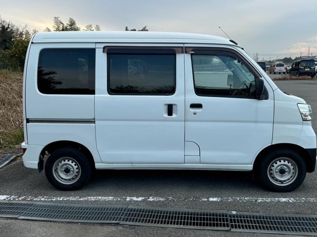 ハイゼットカーゴ DX SAIII ユーザー様買取 キーレスエントリー アイドリングストップ ETC オートハイビーム AM FM パワーステアリング パワーウインドウ 4WD ドライブレコーダー エアコン AT ドアバイザー(9枚目)