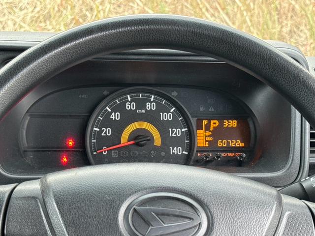 ハイゼットカーゴ DX SAIII ユーザー様買取 キーレスエントリー アイドリングストップ ETC オートハイビーム AM FM パワーステアリング パワーウインドウ 4WD ドライブレコーダー エアコン AT ドアバイザー(16枚目)