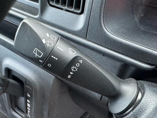 ハイゼットカーゴ DX SAIII ユーザー様買取 キーレスエントリー アイドリングストップ ETC オートハイビーム AM FM パワーステアリング パワーウインドウ 4WD ドライブレコーダー エアコン AT ドアバイザー(29枚目)