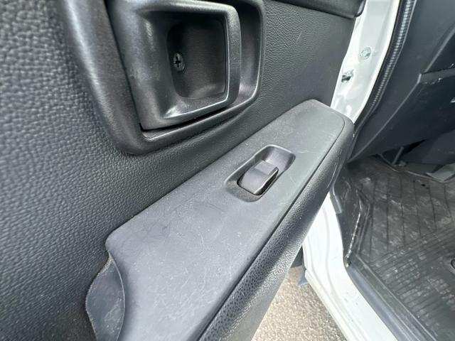 ハイゼットカーゴ DX SAIII ユーザー様買取 キーレスエントリー アイドリングストップ ETC オートハイビーム AM FM パワーステアリング パワーウインドウ 4WD ドライブレコーダー エアコン AT ドアバイザー(43枚目)