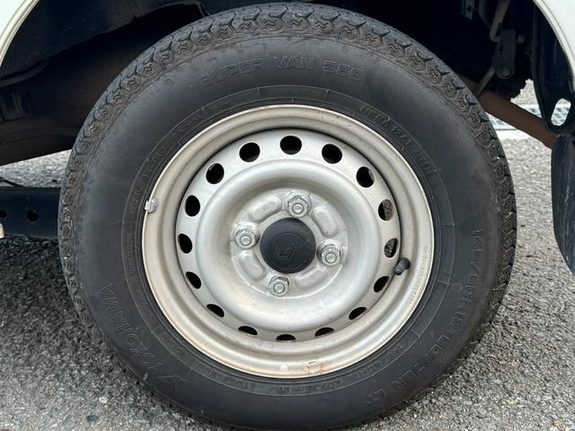 ハイゼットカーゴ DX SAIII ユーザー様買取 キーレスエントリー アイドリングストップ ETC オートハイビーム AM FM パワーステアリング パワーウインドウ 4WD ドライブレコーダー エアコン AT ドアバイザー(62枚目)