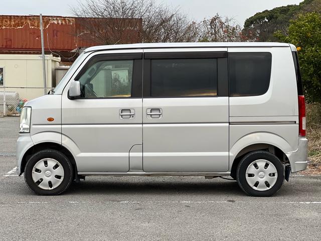 エブリイワゴン JP ユーザー様買取車 車検2年付き フルフラット 衝突安全ボディ 盗難防止システム 運転席助手席エアバック ABS パワーステアリング パワーウインドウ CD FM AM ABS ドアバイザー(10枚目)