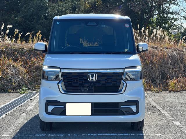 Ｎ－ＢＯＸカスタム ベースグレード　ユーザー様買取　Ｂｌｕｅｔｏｏｔｈ　バックカメラ　スマートキー２本　衝突被害軽減システム　レーンアシスト　頸部衝撃緩和ヘッドレスト　シートヒーター　オートマチックハイビーム　クリアランスソナー　ＥＴＣ（3枚目）