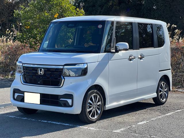 Ｎ－ＢＯＸカスタム ベースグレード　ユーザー様買取　Ｂｌｕｅｔｏｏｔｈ　バックカメラ　スマートキー２本　衝突被害軽減システム　レーンアシスト　頸部衝撃緩和ヘッドレスト　シートヒーター　オートマチックハイビーム　クリアランスソナー　ＥＴＣ（5枚目）