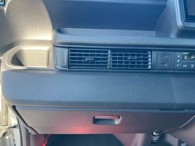 Ｎ－ＢＯＸカスタム ベースグレード　ユーザー様買取　Ｂｌｕｅｔｏｏｔｈ　バックカメラ　スマートキー２本　衝突被害軽減システム　レーンアシスト　頸部衝撃緩和ヘッドレスト　シートヒーター　オートマチックハイビーム　クリアランスソナー　ＥＴＣ（38枚目）