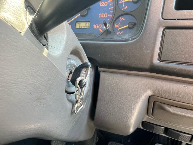 タイタンダッシュ 　ユーザー様買取車　ＥＴＣ　エアコン　パワーウインドウ　パワーステアリング　ドアバイザー　最大積載量１５００ｋｇ　走行距離９６１００キロ　車検令和８年２月　５ＭＴ　ＡＭ　ＦＭ　２０００ＣＣ　エアバック（29枚目）